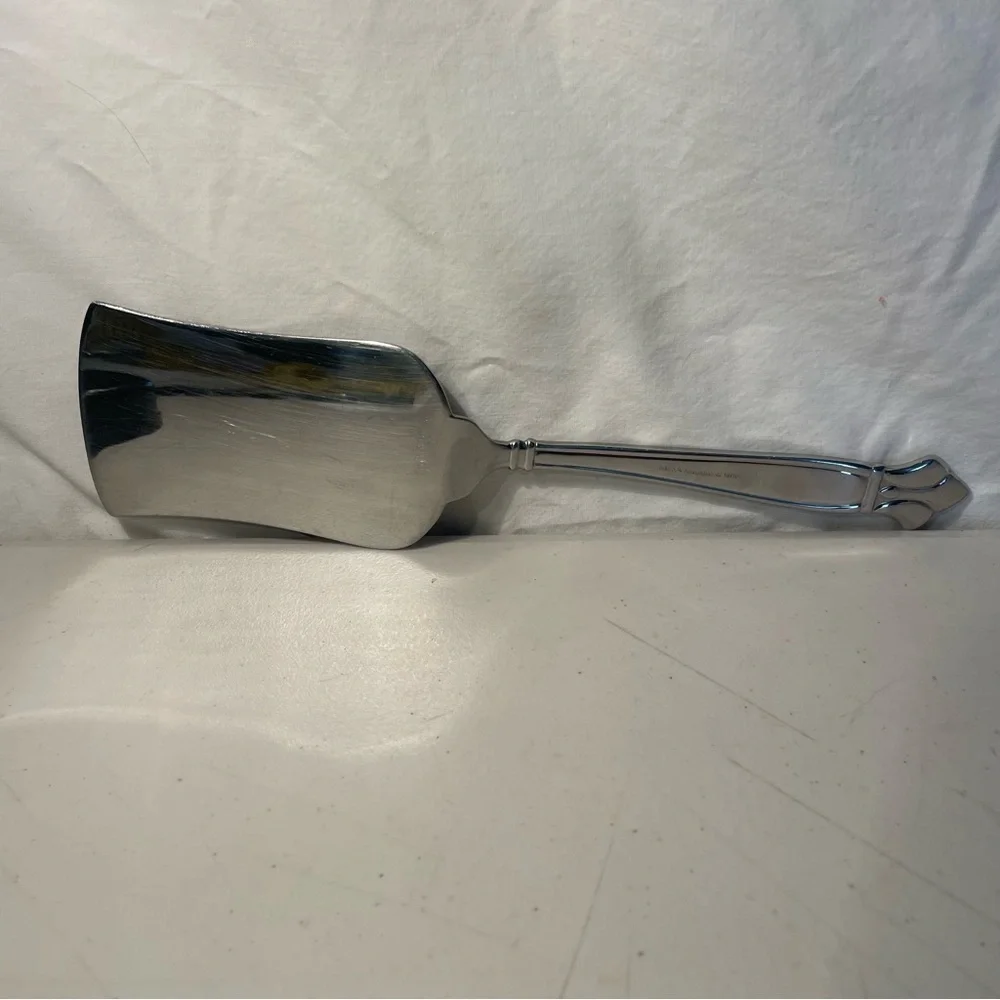 Mesa International 18/10 Elegant Silver Cake Server great condition heavy piece